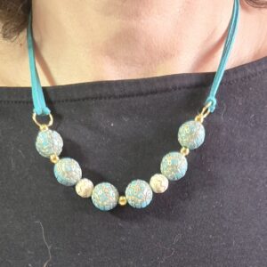 Collar azul