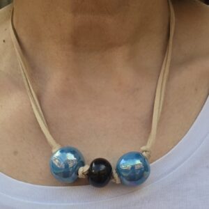 Collar turquesa de cerámica